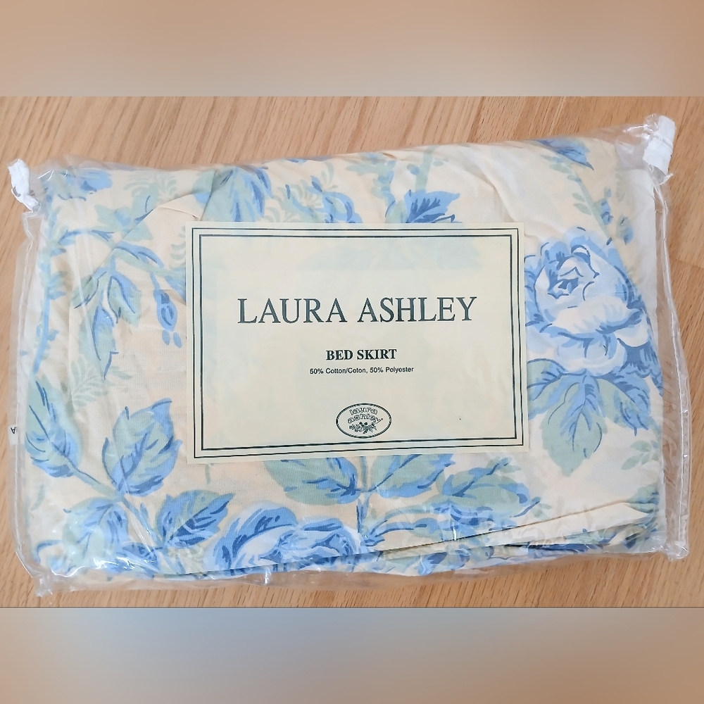 New. Laura Ashley Floral Pale Yellow & Blue FULL Bed Skirt